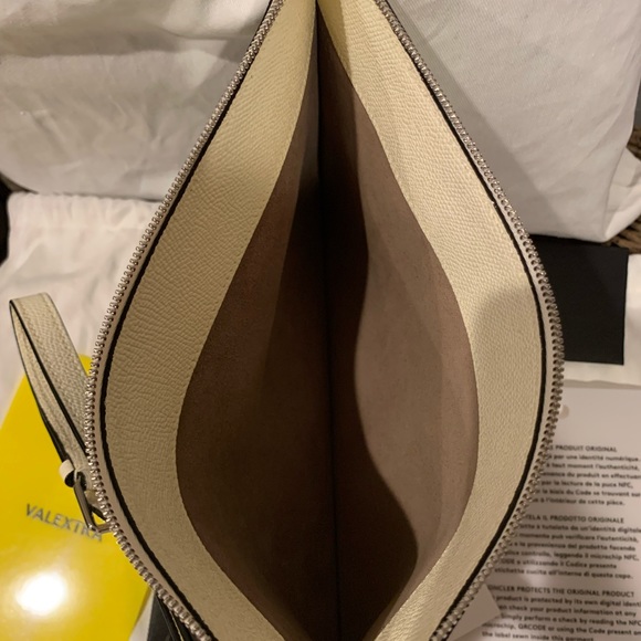 MONCLER GENIUS
MONCLER X VALEXTRA LEATHER POUCH - Picture 5 of 6